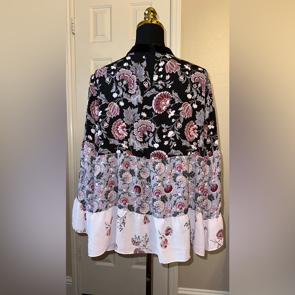 LOFT Size L Floral Blouse Velvet Neckline Bell Sleeve Eyelet Detail Tiered Hem - Picture 3 of 9